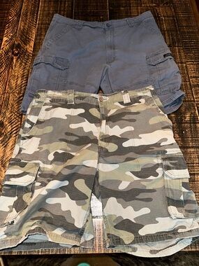 Men’s size 38 Cargo Shorts lot of 2
